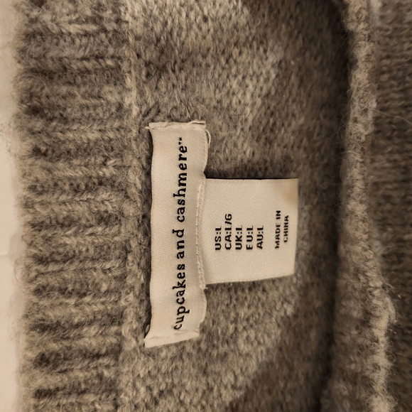 Gray Sweater with Dog Design - Picture 3 of 4